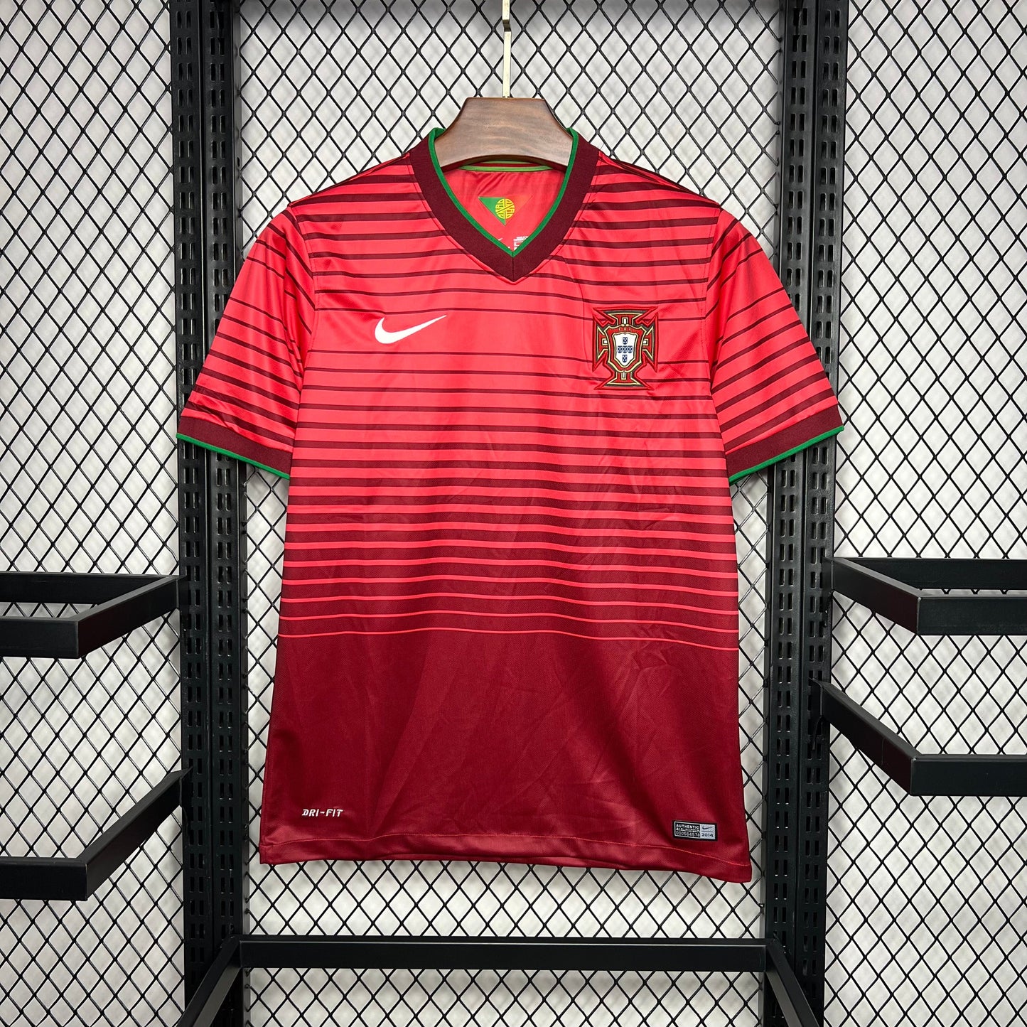 Camiseta Portugal roja retro 2014