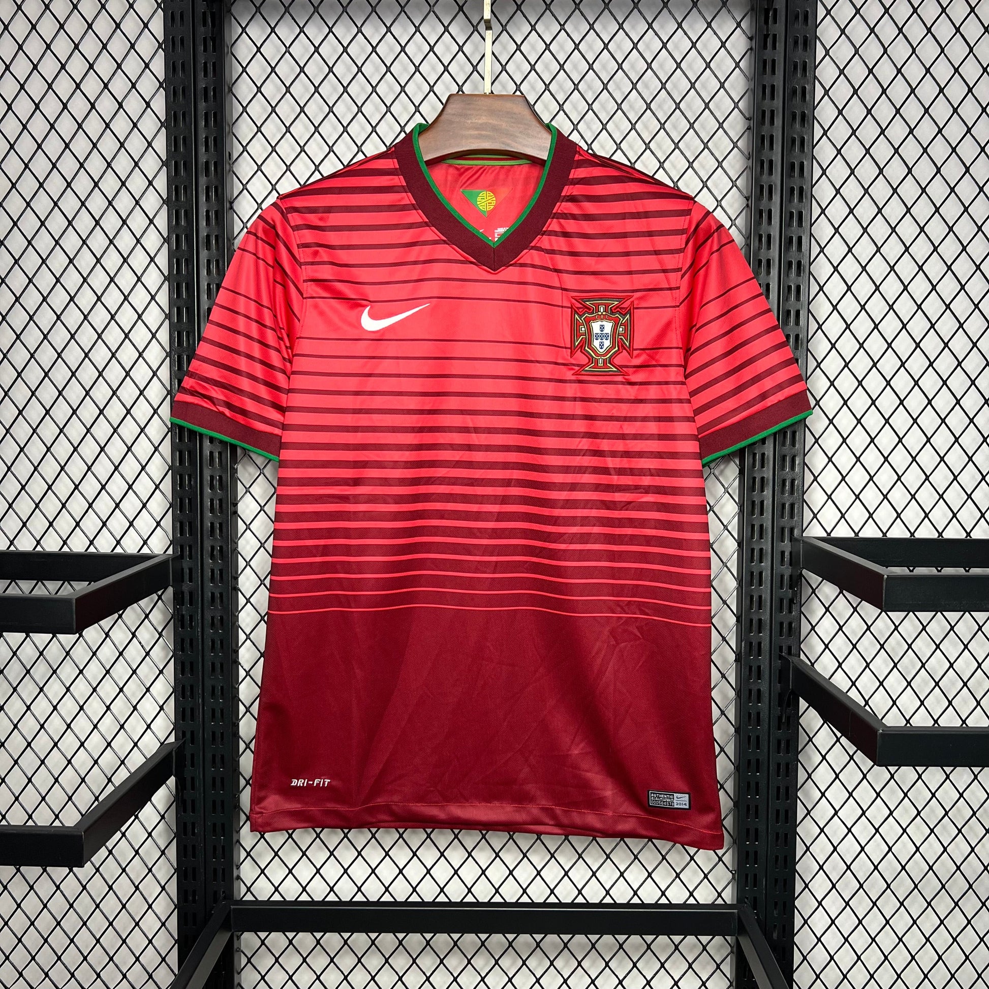 Camiseta Portugal roja retro 2014
