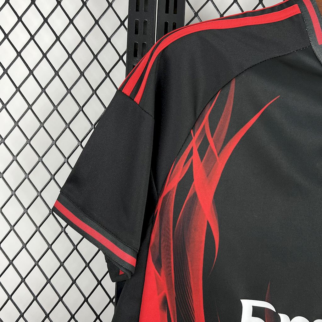 Camiseta concept roja y negra com símbolo GRIS 2025/26