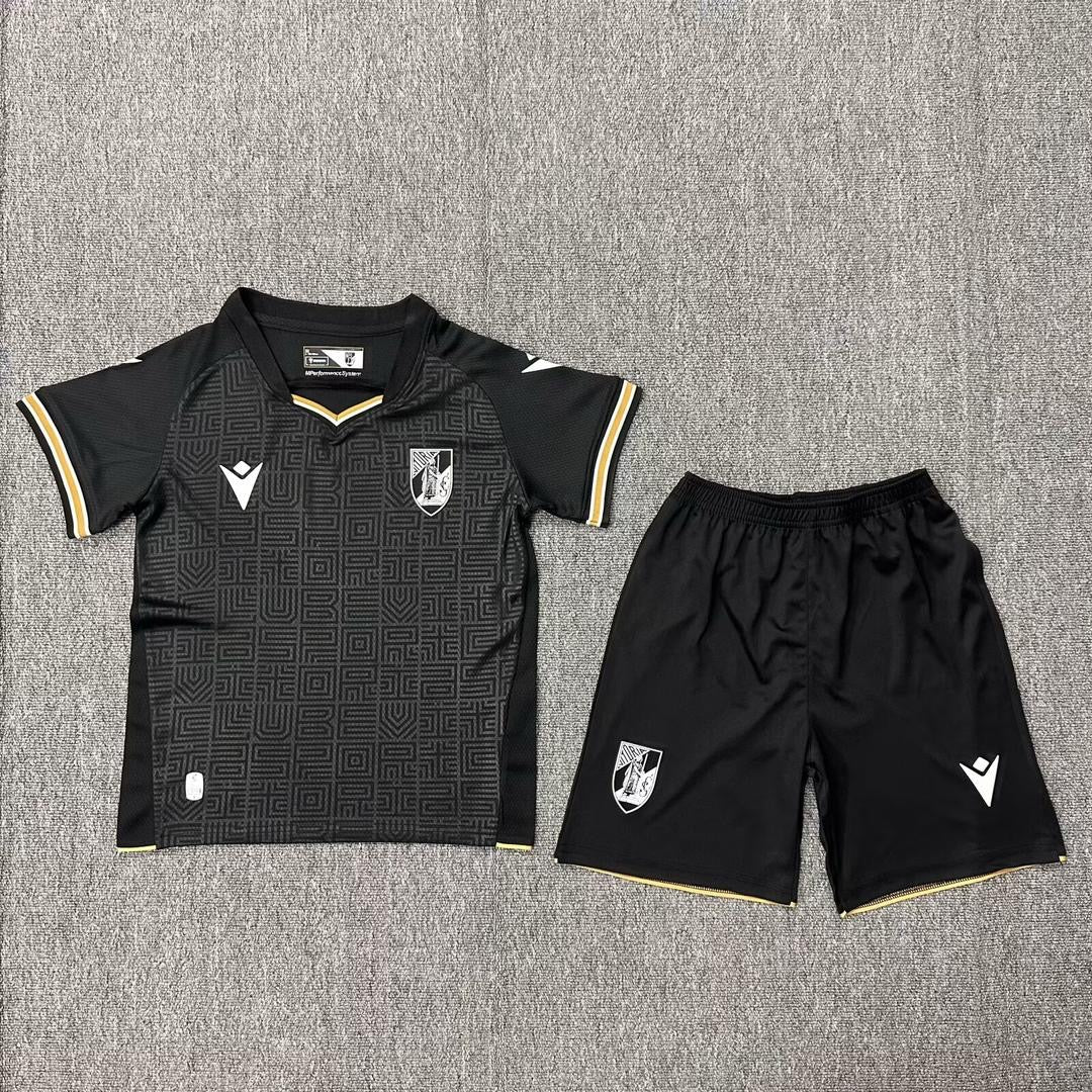 Conjunto infantil Vitória de Guimarães negra 2024/25