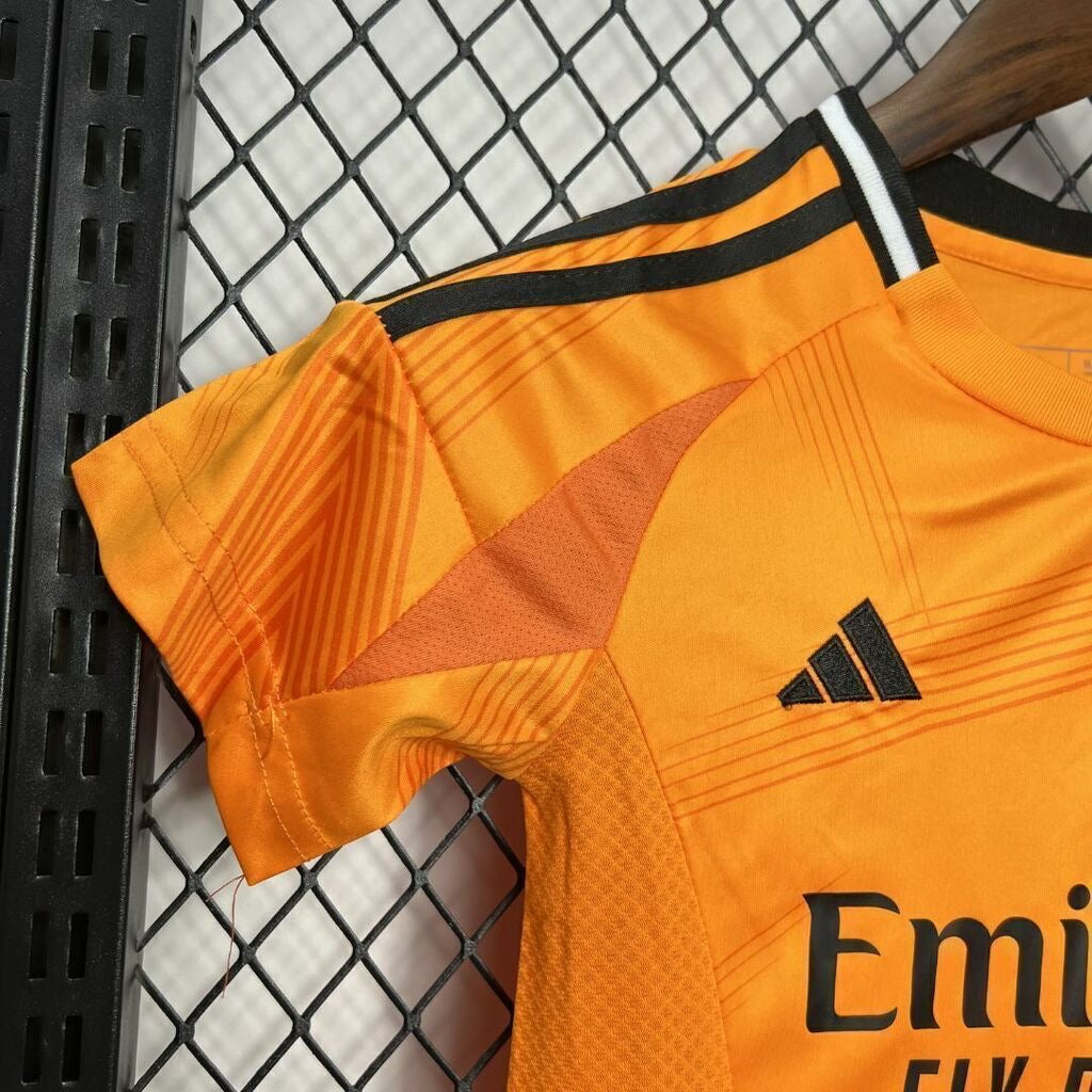 Conjunto Infantil Real Madrid visitante naranja 2024/25