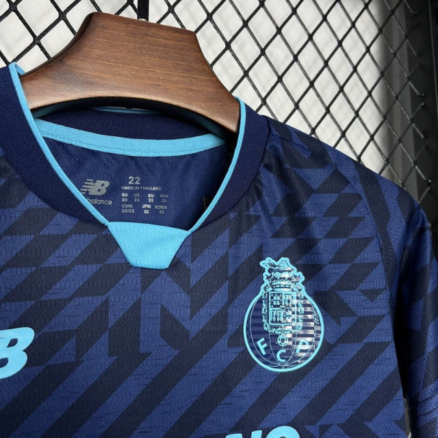 Conjunto infantil azul tercera equipación 2024/25