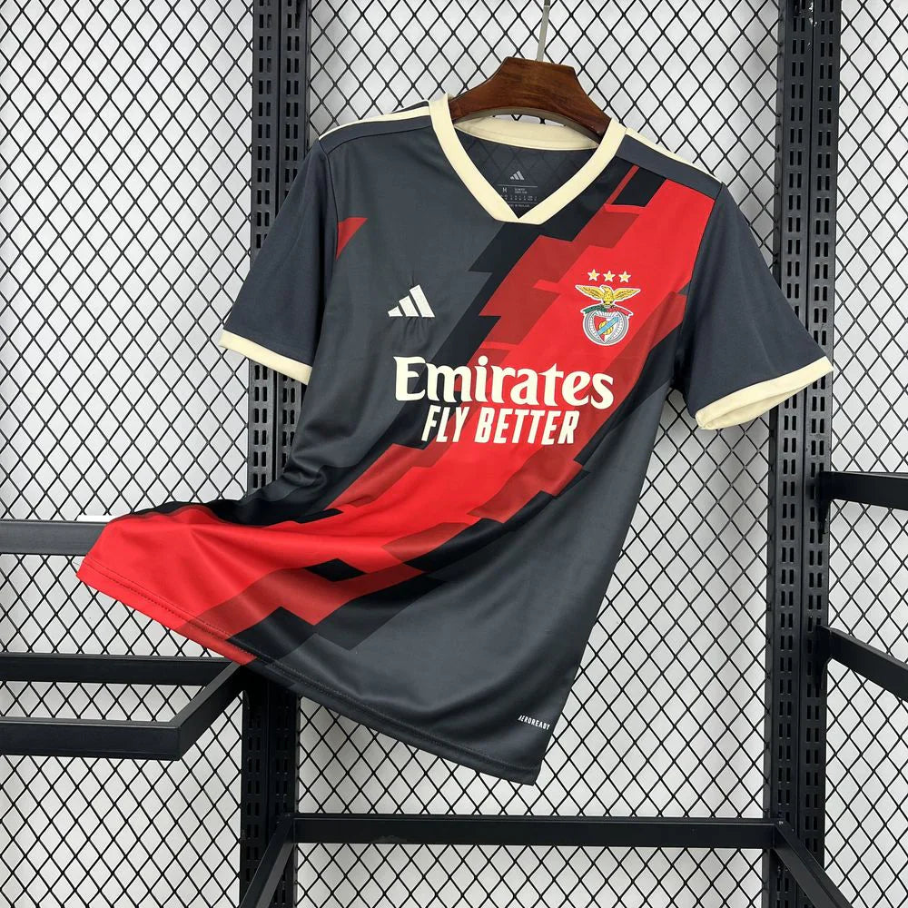 Camiseta concept negra y roja 2026/27