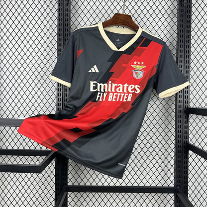 Camiseta concept negra y roja 2026/27