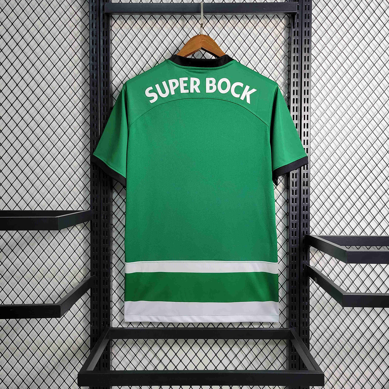 Camiseta principal verde y blanca 2023/24