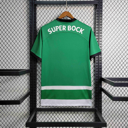 Camiseta principal verde y blanca 2023/24