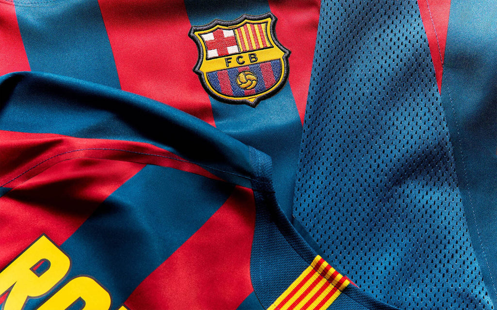Camiseta MANGA LARGA Barcelona Local Ronaldinho Retro 2005/06 - Roja y Azul REEDIÇÃO
