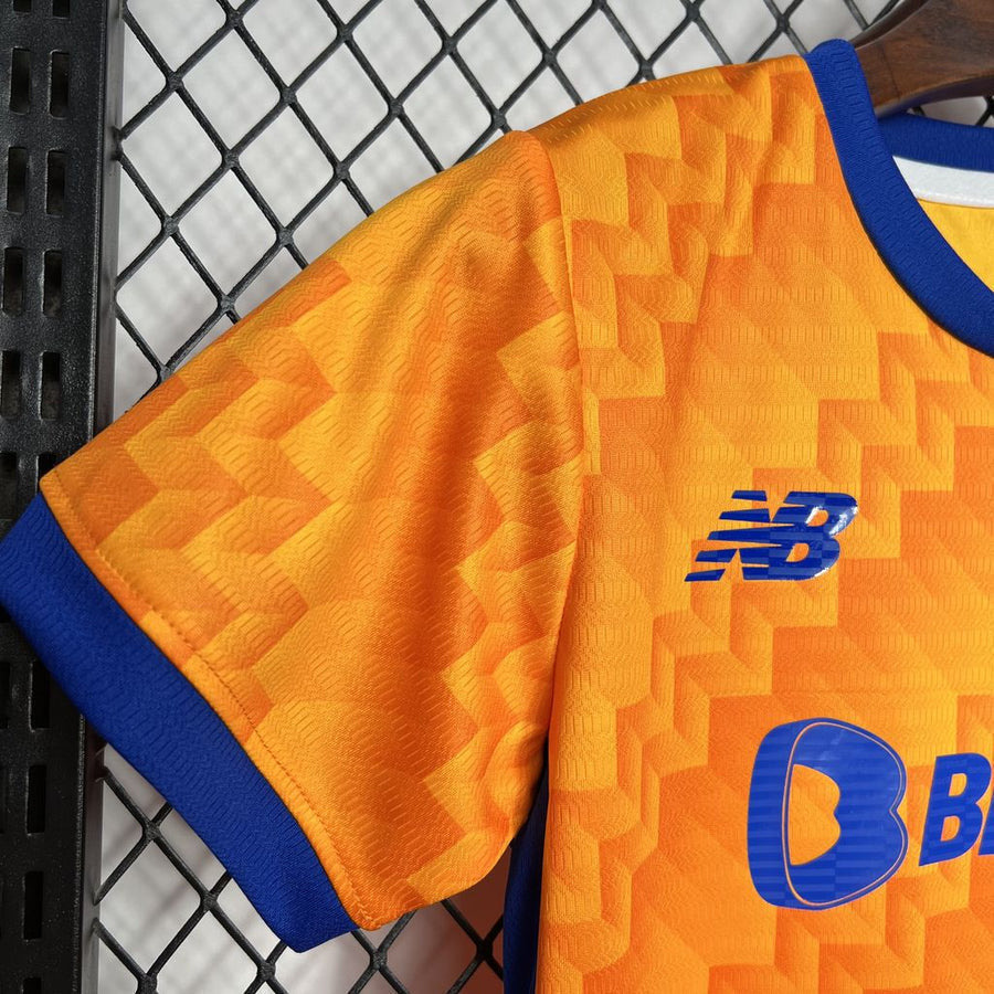 Conjunto infantil naranja alternativo 2024/25