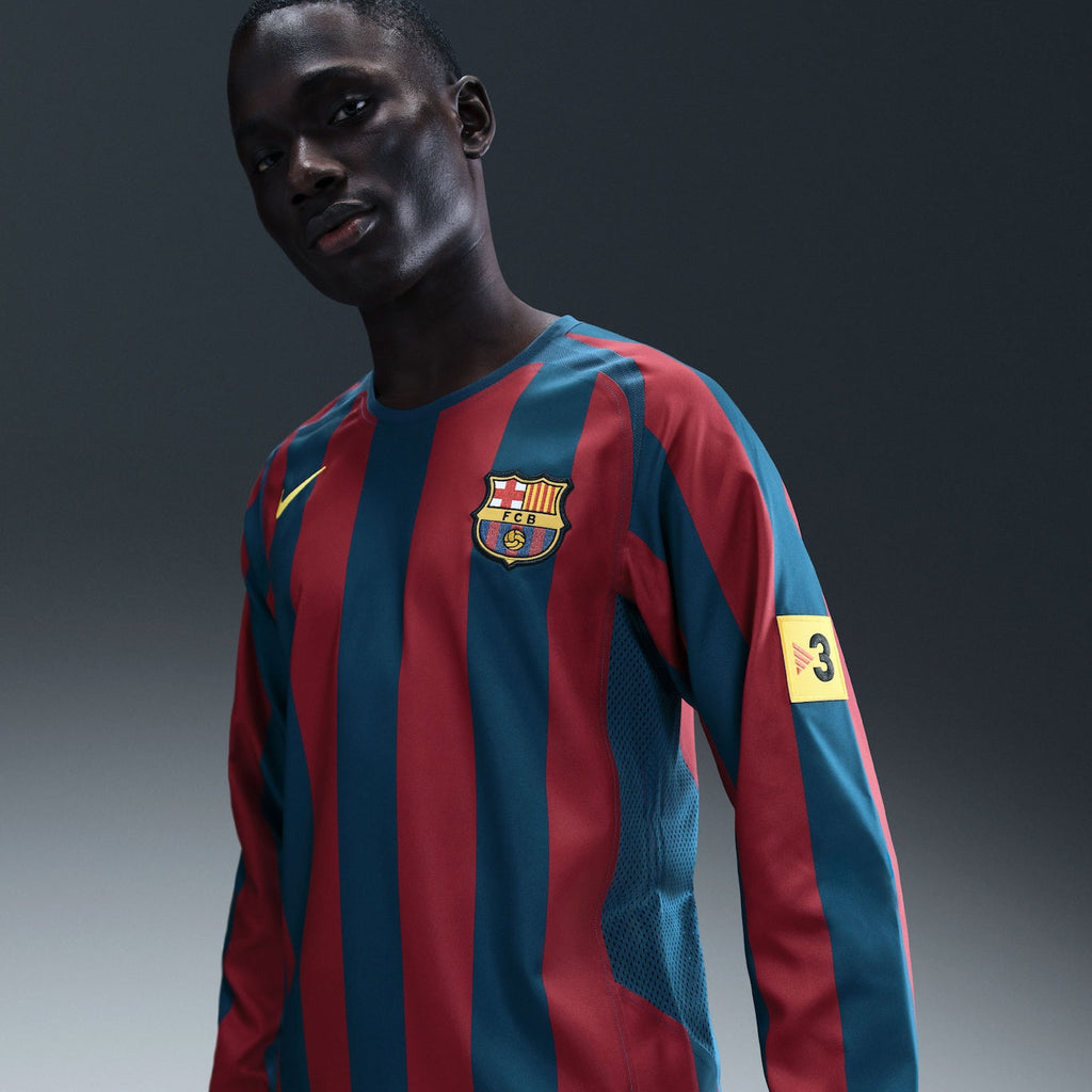 Camiseta MANGA LARGA Barcelona Local Ronaldinho Retro 2005/06 - Roja y Azul REEDIÇÃO