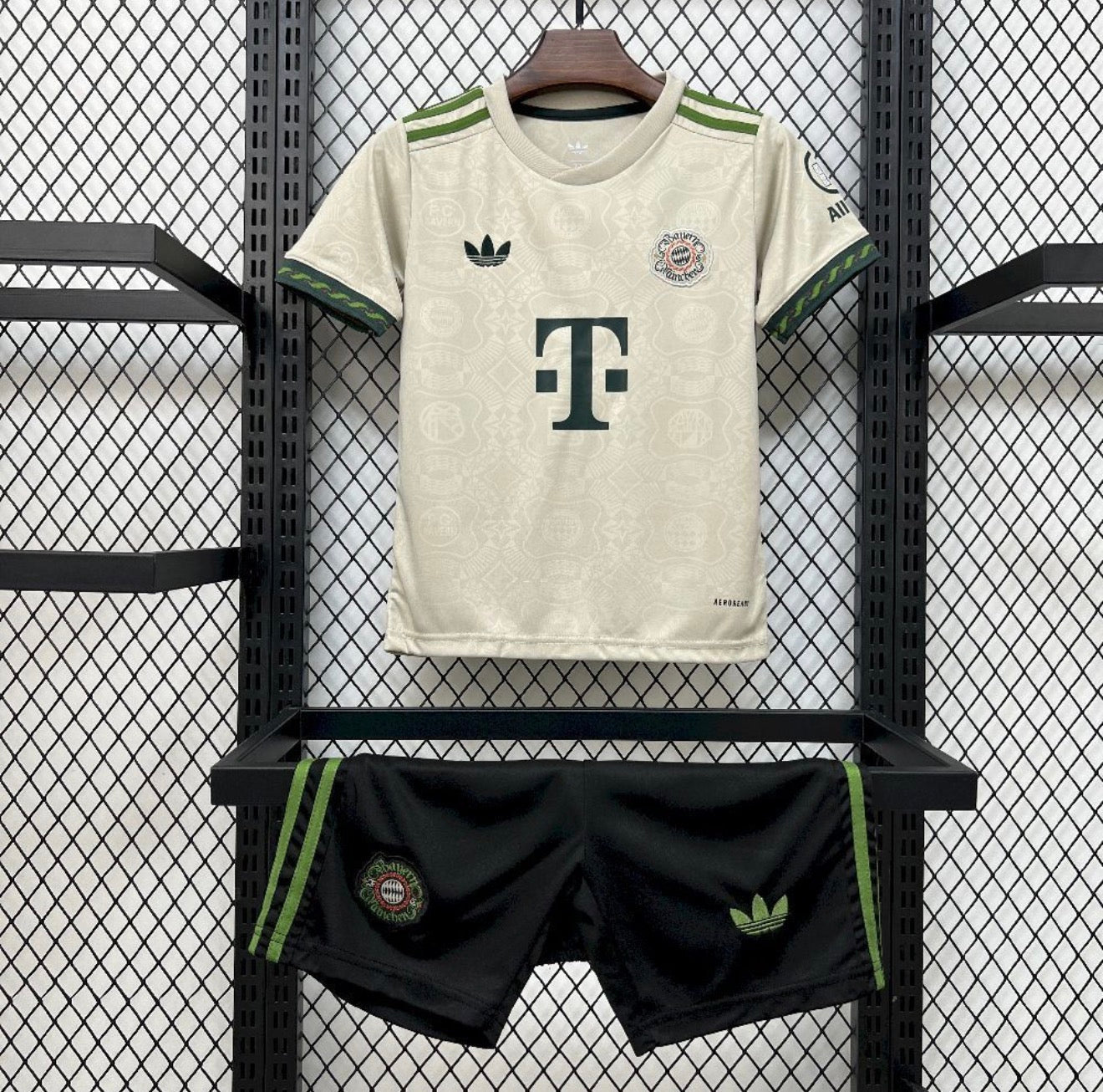 BAYERN DE MUNICH OKTOBERFEST 25/26 CONJUNTO INFANTIL
