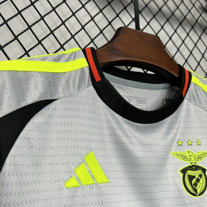 Conjunto infantil tercera equipación 2024/25 gris