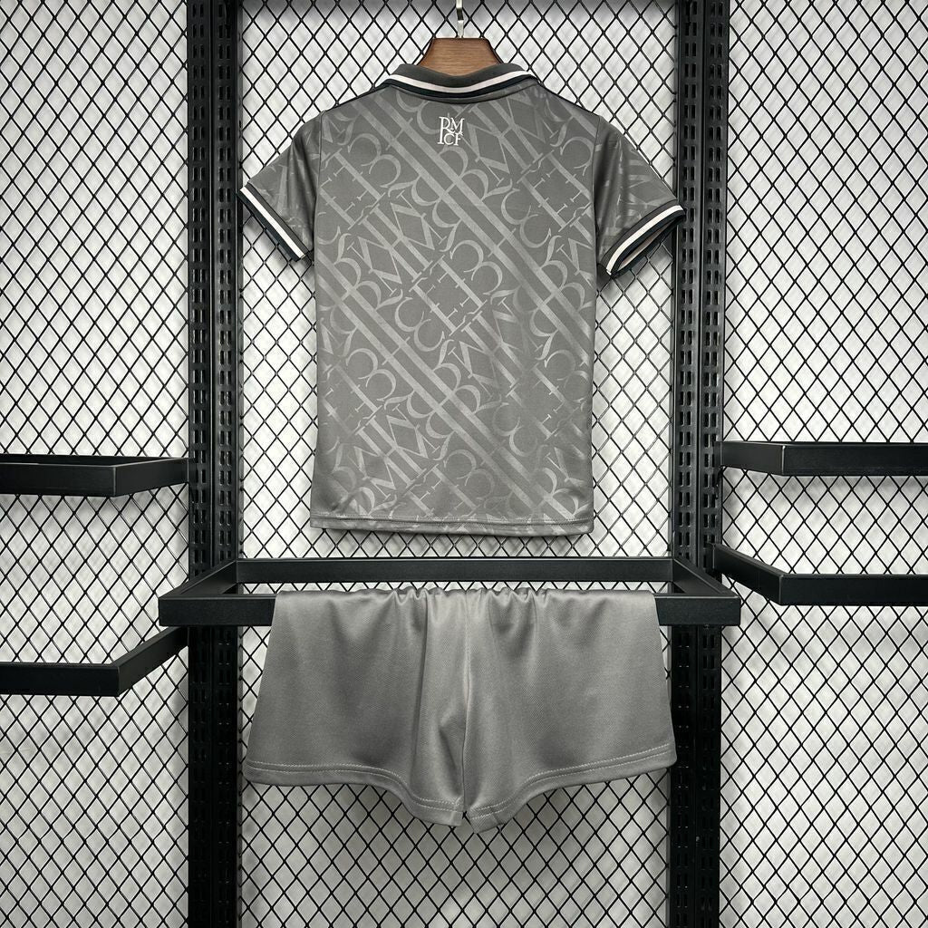 Conjunto Infantil Real Madrid gris tercera 2024/25