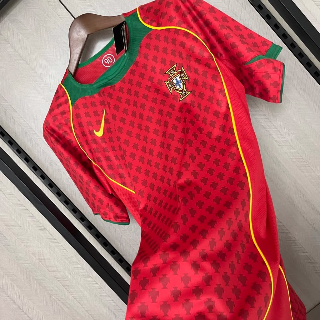 Camiseta Portugal retro roja 2004