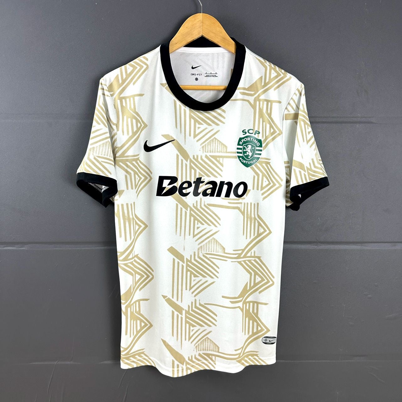 Camiseta concept blanca/dorada 2025/26 - EXCLUSIVA