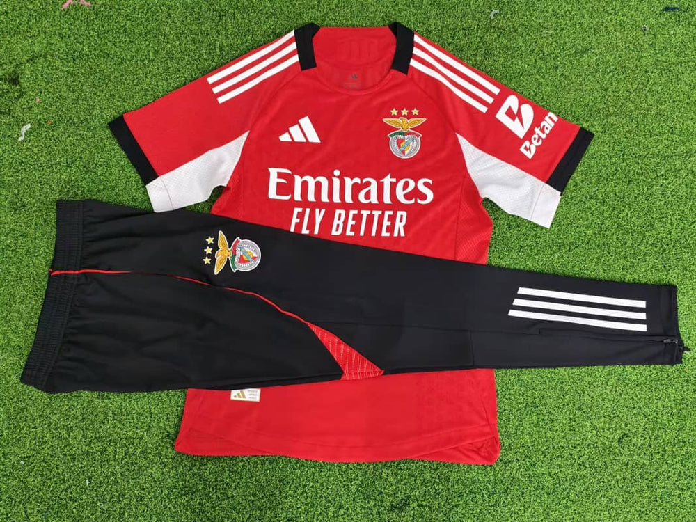 Conjunto pantalón y camiseta roja 2025/26