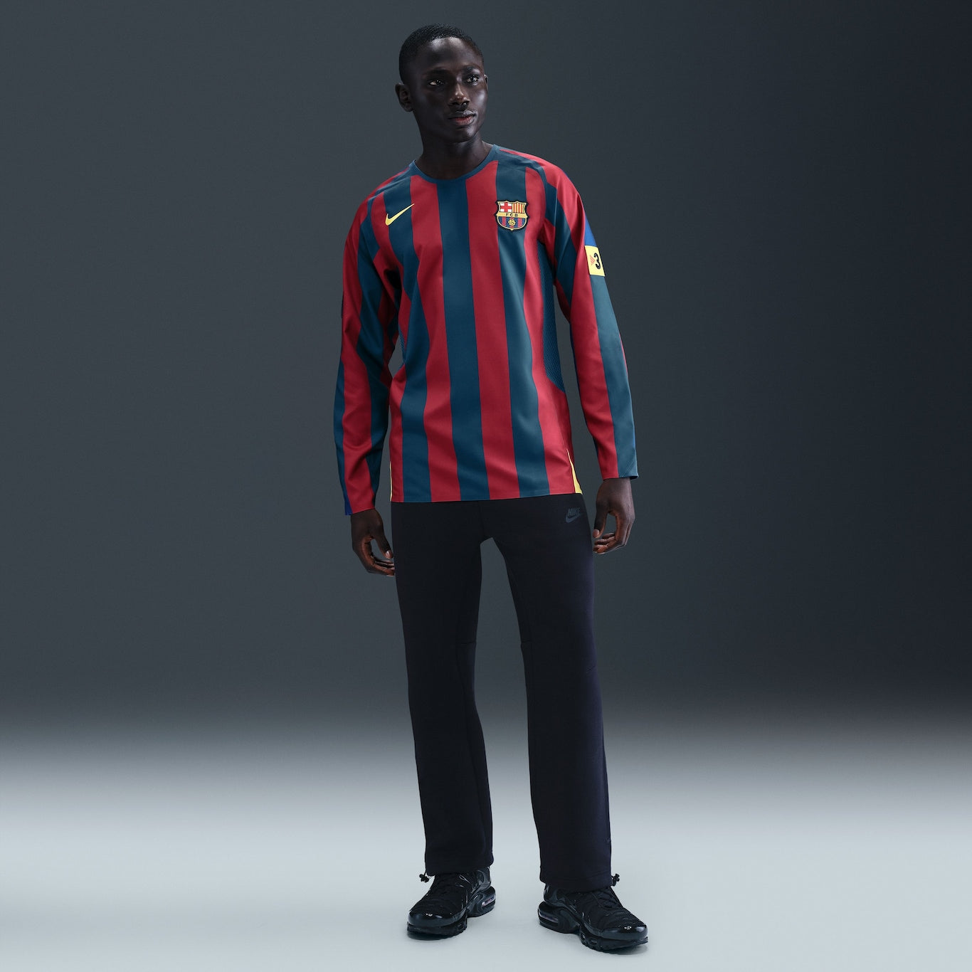 Camiseta MANGA LARGA Barcelona Local Ronaldinho Retro 2005/06 - Roja y Azul REEDIÇÃO
