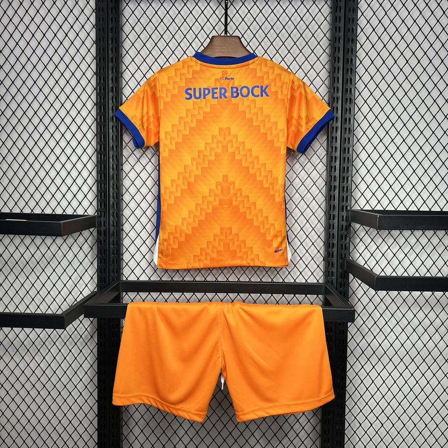 Conjunto infantil naranja alternativo 2024/25