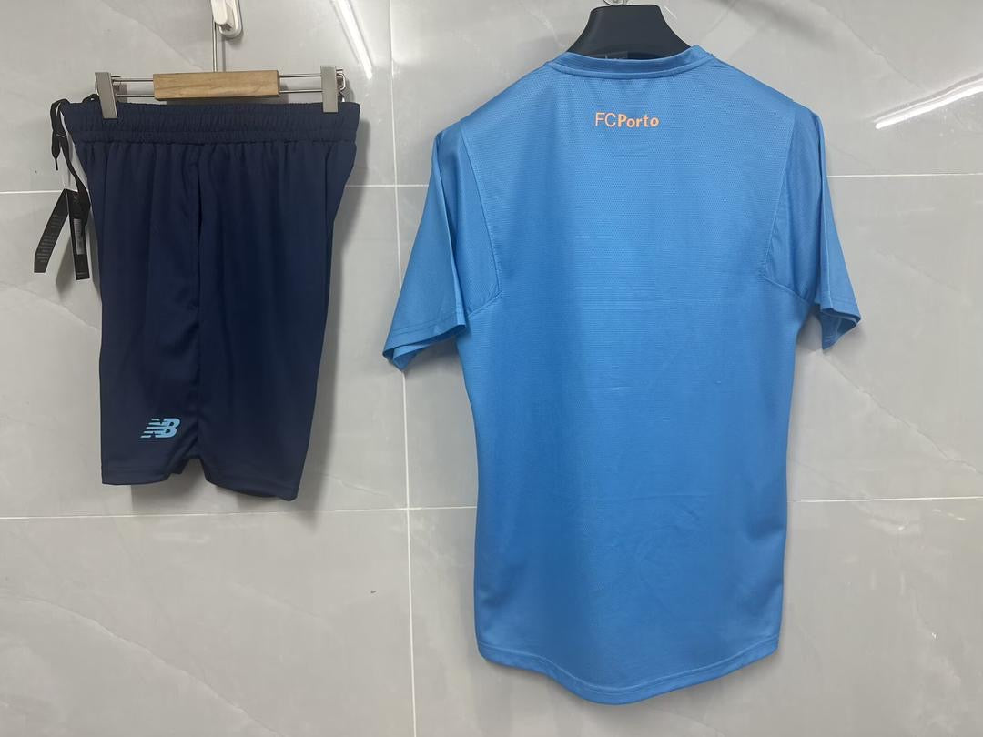 Conjunto adulto entrenamiento azul claro 2025/26