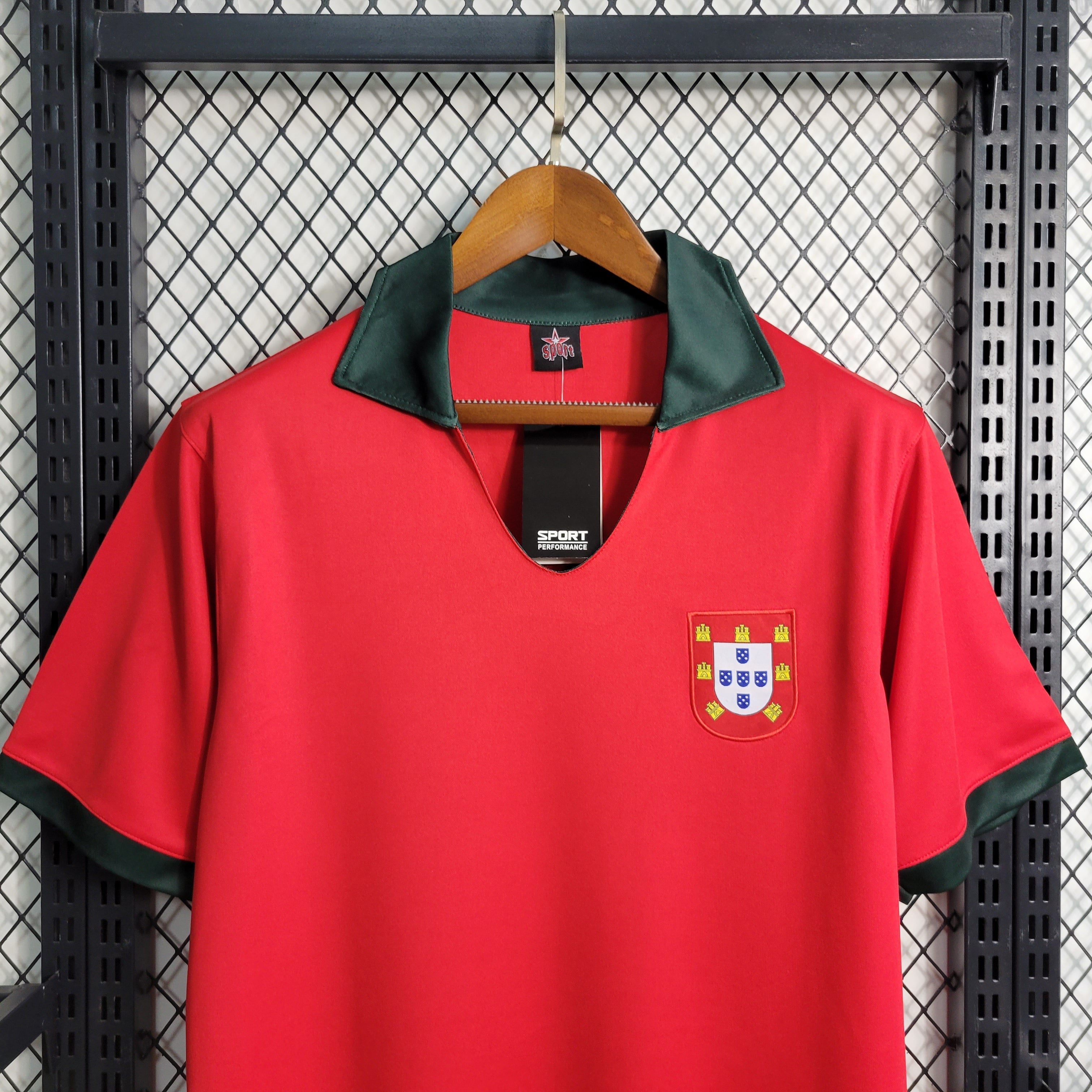 Camiseta Portugal retro roja 1972