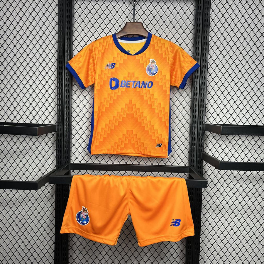 Conjunto infantil naranja alternativo 2024/25