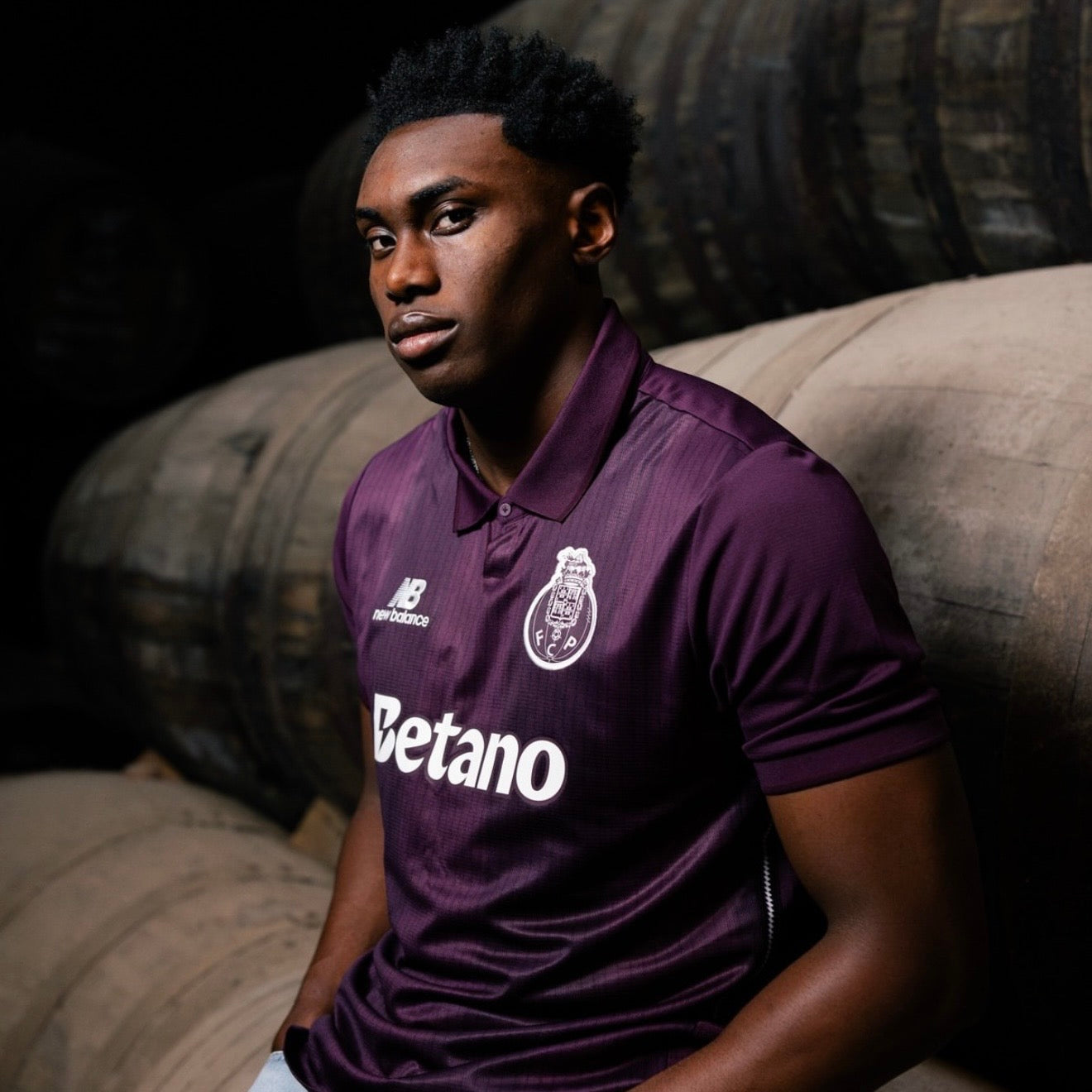 Camiseta dragão ALTERNATIVA 2026/27 rubi secundário