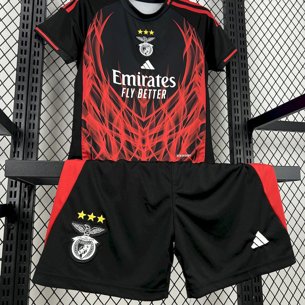 Conjunto infantil concept negra y roja 2025/26