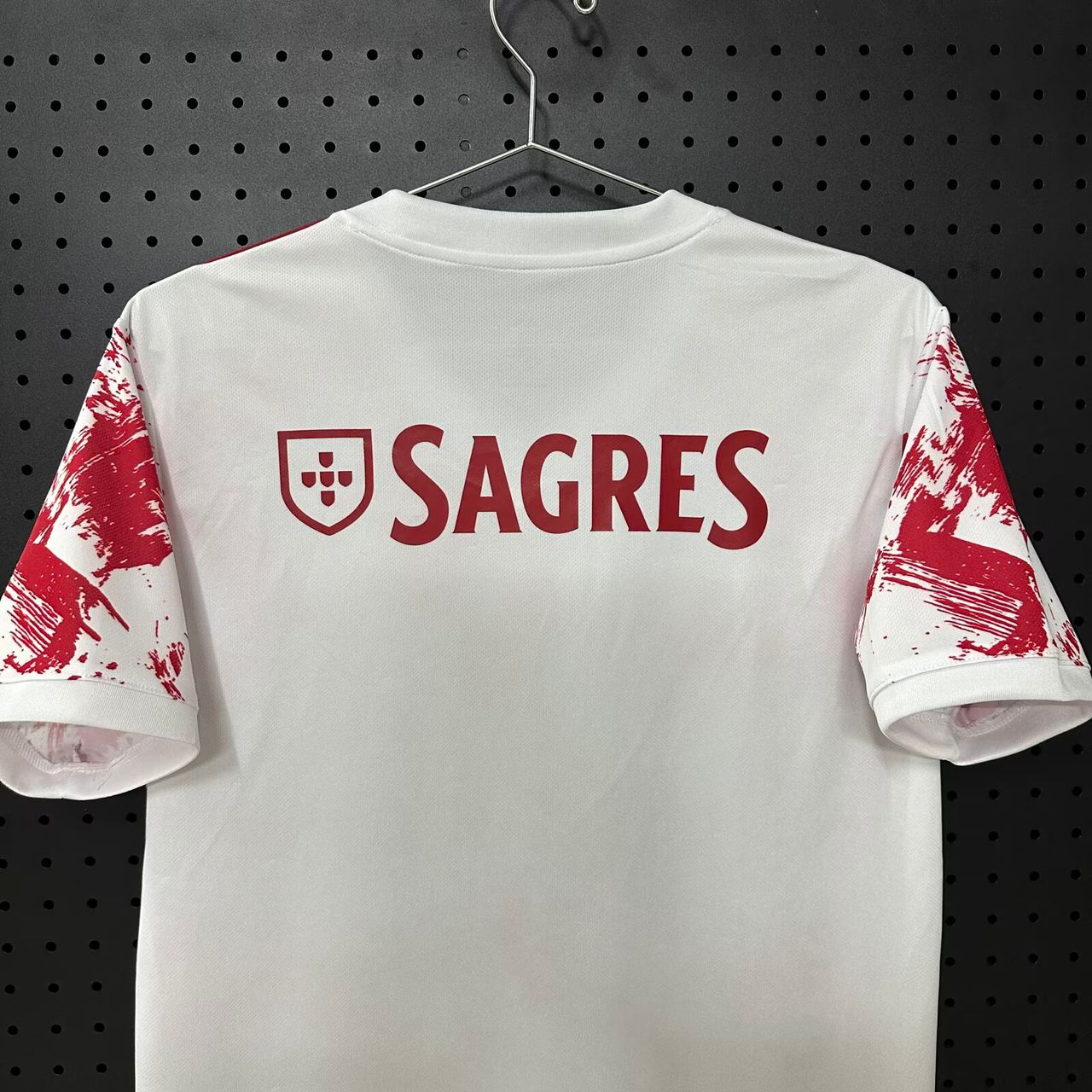 Camiseta concept exclusiva roja y blanca 2026/27 - LANZAMIENTO