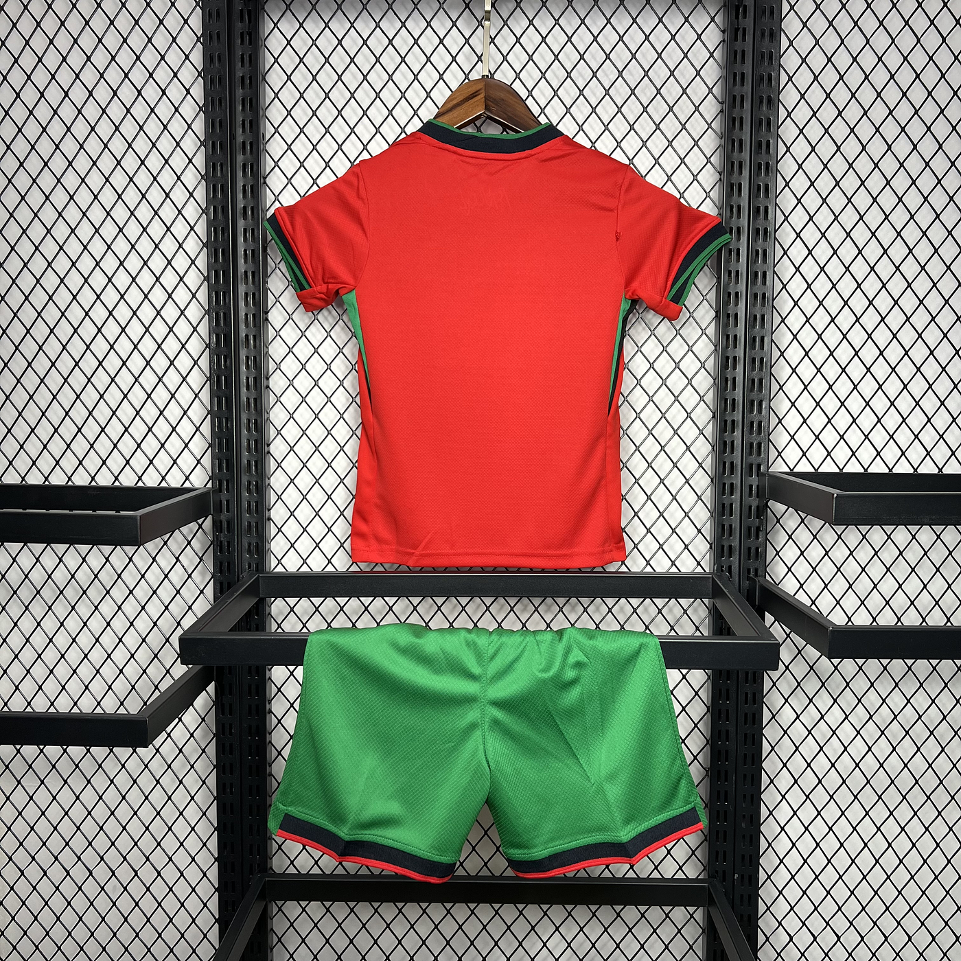 Conjunto infantil Portugal rojo Local Euro 2024