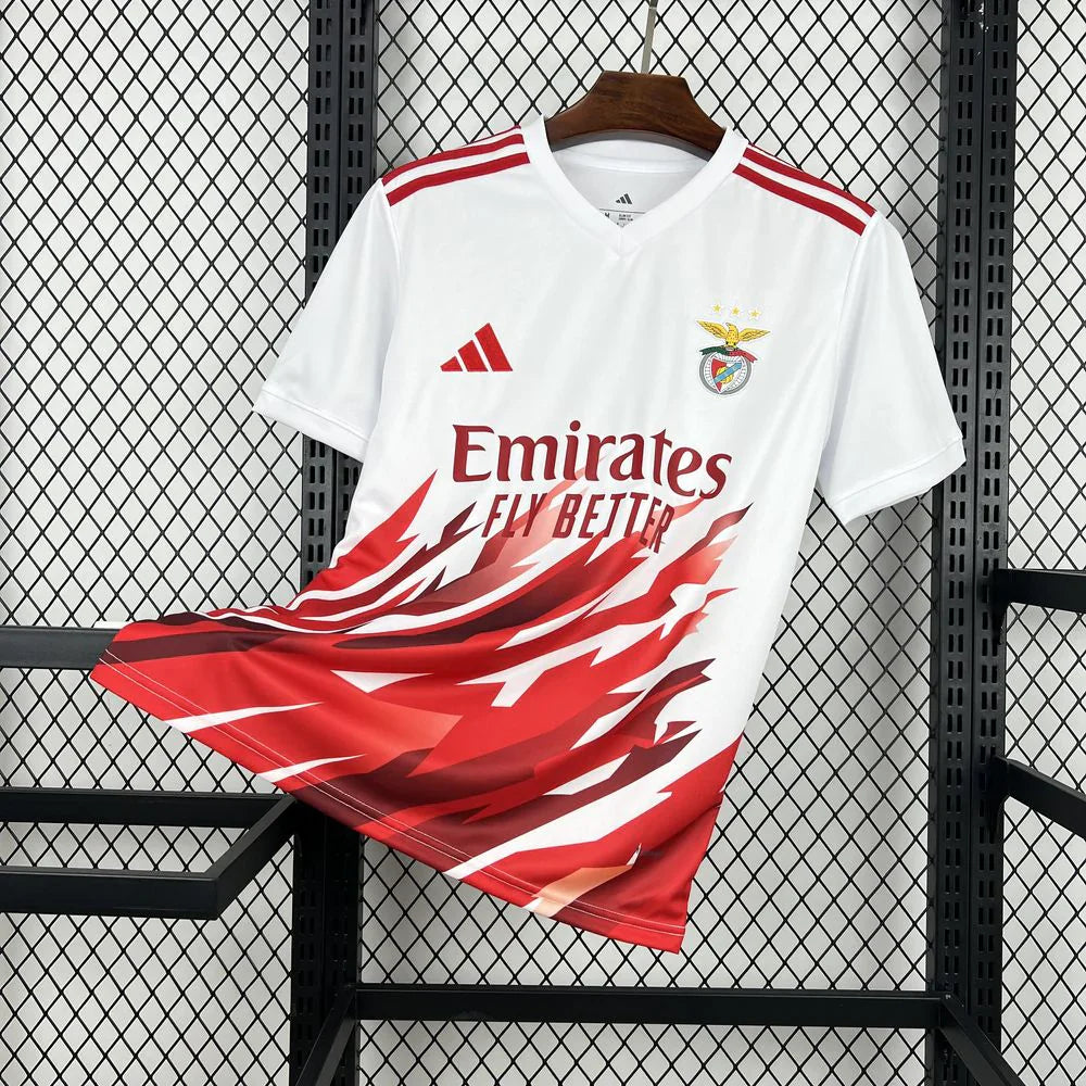 Camiseta concept blanca y roja 2026/27