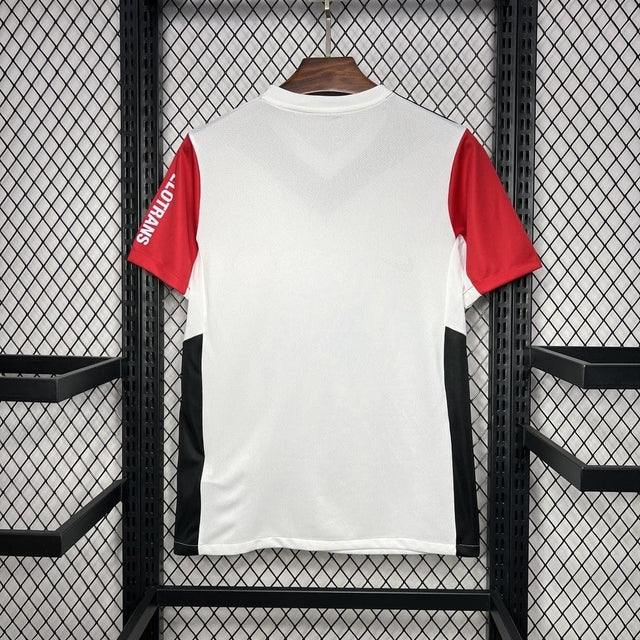 Camiseta Eintracht Frankfurt Local 2024/25