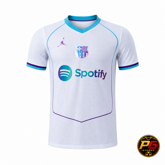 Camiseta Culé 26/27 Edición Especial Player Blanca sobre fondo blanco
