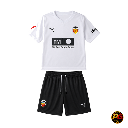 Kit Infantil Valencia 25/26 blanco sobre fondo blanco